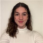 Étudiante qui donne des cours de soutiens scolaires ainsi que de l’aide au devoirs